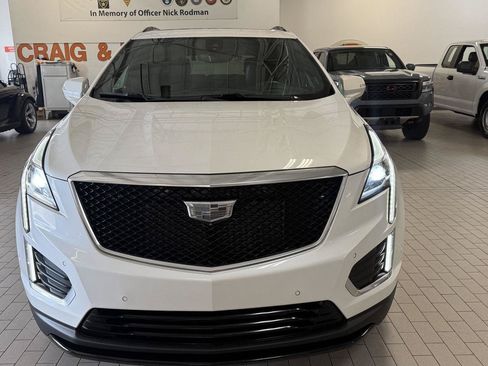 Used 2023 Cadillac XT5 Sportv w/ Technology Package AWD/4WD image 3