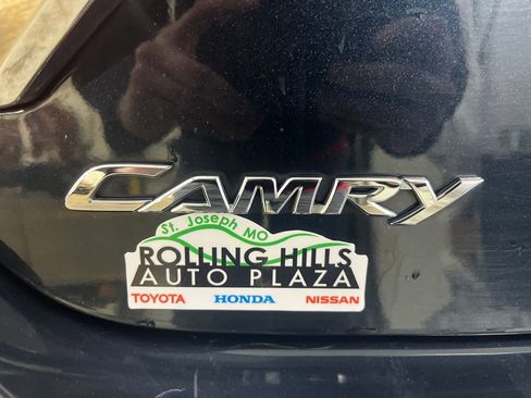 Used 2017 Toyota Camry SE image 43