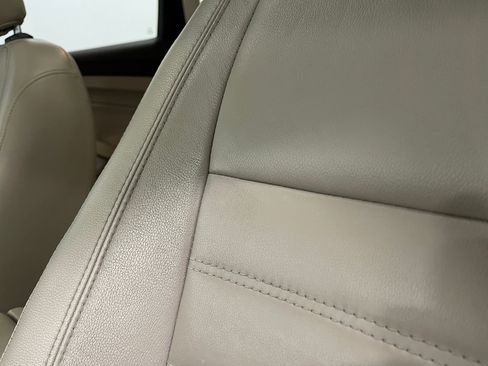 Used 2019 Ford Escape Titanium FWD image 18