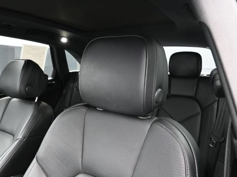 Certified 2023 Porsche Macan AWD/4WD image 16