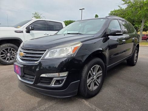 Used 2017 Chevrolet Traverse LT FWD image 3