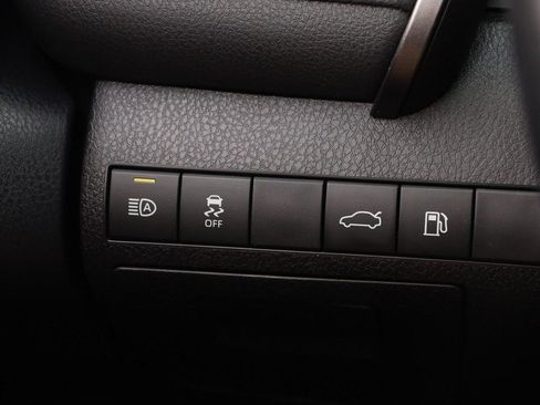 Used 2018 Toyota Camry XSE FWD image 19