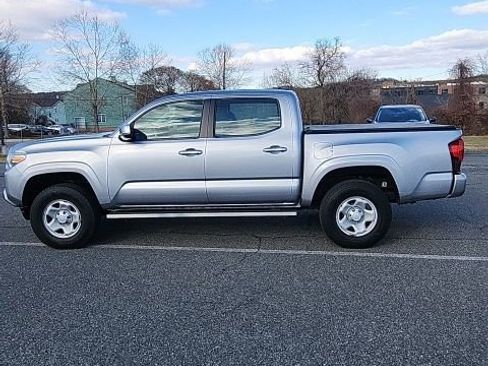 Used 2018 Toyota Tacoma SR image 4