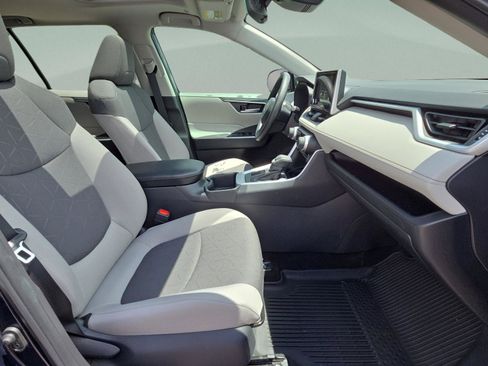 Certified 2025 Toyota RAV4 XLE w/ Convenience Package FWD image 16