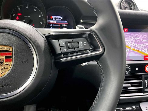 Used 2025 Porsche Macan image 23