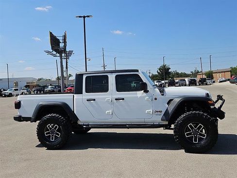 Used 2024 Jeep Gladiator Mojave w/ Technology Group AWD/4WD image 5