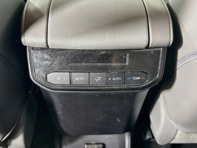 Used 2023 Toyota Highlander XLE FWD image 25