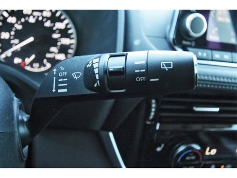 Used 2021 Nissan Rogue SV w/ Premium Package image 17