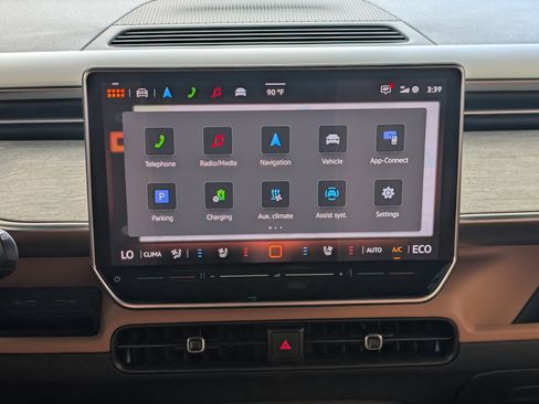 Used 2025 Volkswagen ID. Buzz Pro S Plus RWD image 26