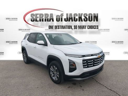 Used 2026 Chevrolet Equinox LT w/ Convenience Package II image 2