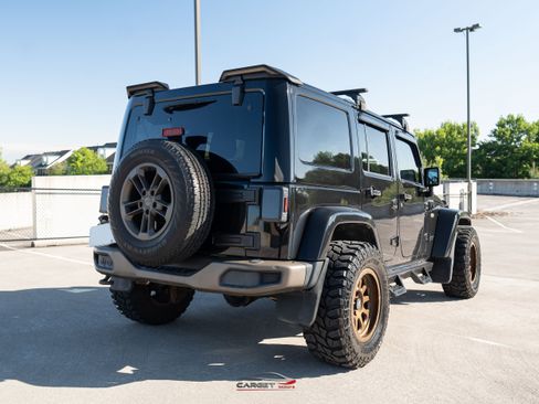 Used 2017 Jeep Wrangler Unlimited Sahara AWD/4WD image 7