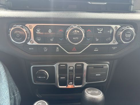 Used 2024 Jeep Wrangler Sport S image 32