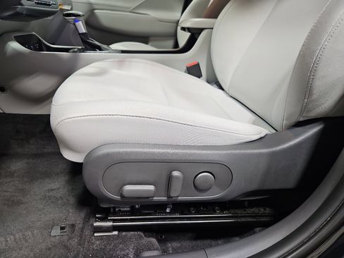 Used 2025 Hyundai Kona SEL FWD image 5