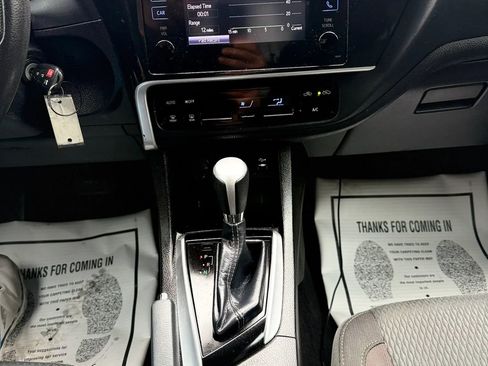 Used 2019 Toyota Corolla LE FWD image 19