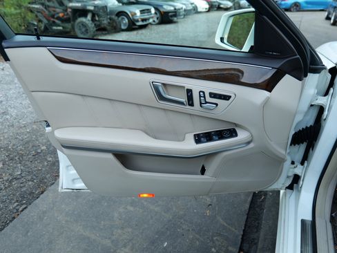Used 2014 Mercedes-Benz E 350 4MATIC Wagon image 12