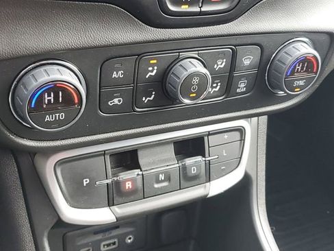 Certified 2022 GMC Terrain SLT AWD/4WD image 28