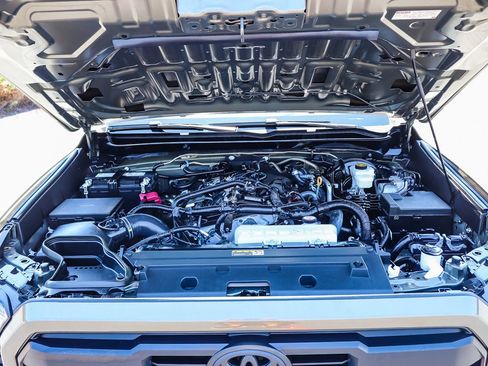Certified 2025 Toyota Tacoma TRD Off-Road AWD/4WD image 31