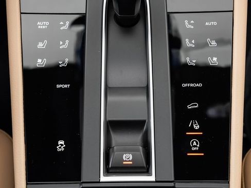 New 2025 Porsche Macan image 21