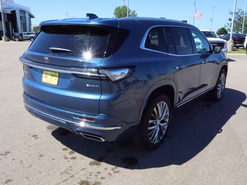 Used 2022 Buick Enclave Avenir w/ Avenir Technology Package AWD/4WD image 7