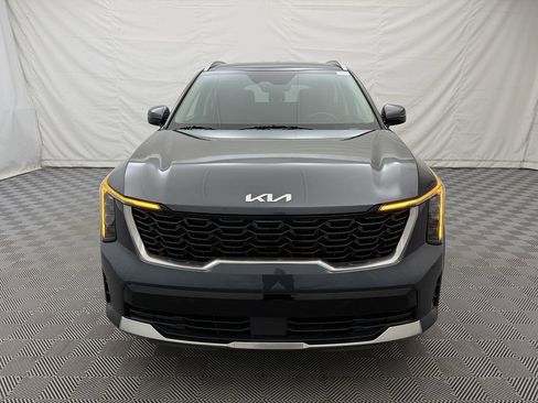 Used 2024 Kia Sorento S image 3