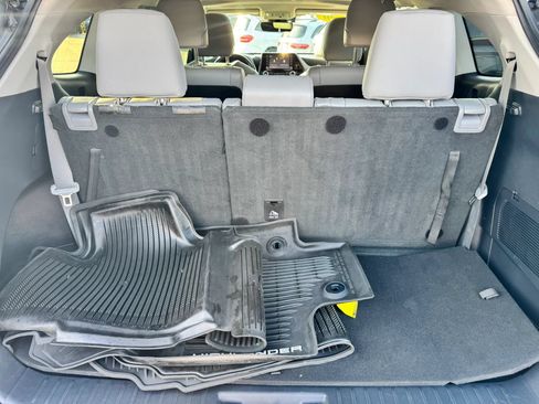 Used 2020 Toyota Highlander XLE AWD/4WD image 42