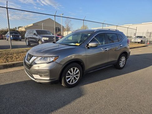 Used 2019 Nissan Rogue SV image 10