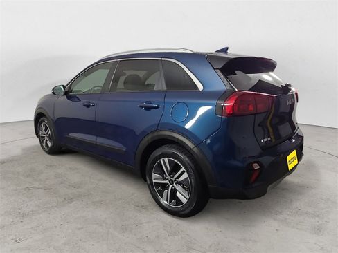 Used 2022 Kia Niro EX Premium image 3