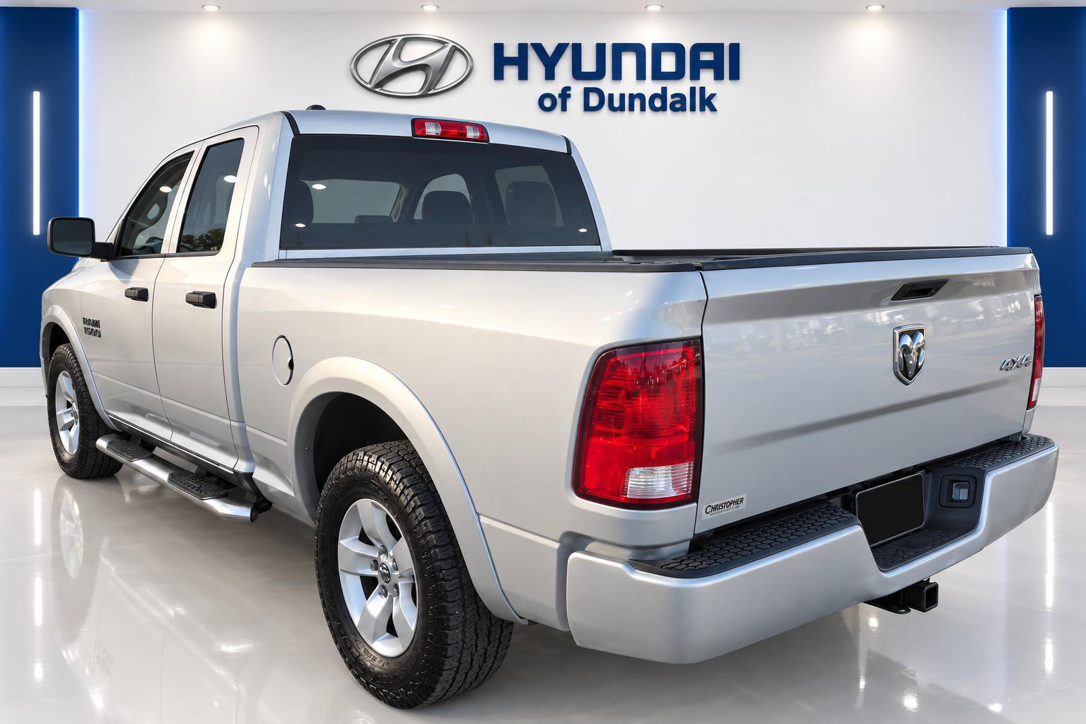 Used 2017 RAM 1500 Express AWD/4WD image 2
