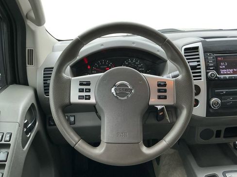 Used 2016 Nissan Frontier SV image 18