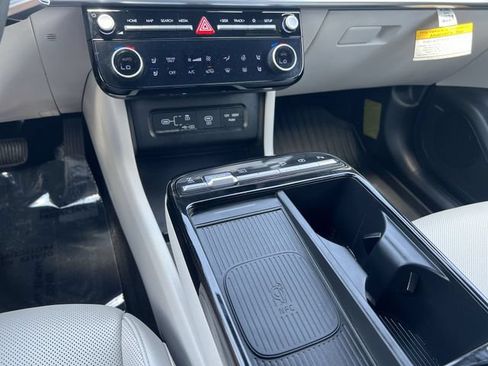 Used 2025 Hyundai Tucson Limited AWD/4WD image 25
