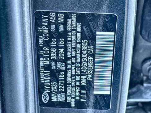 Used 2025 Hyundai Elantra SE FWD image 29