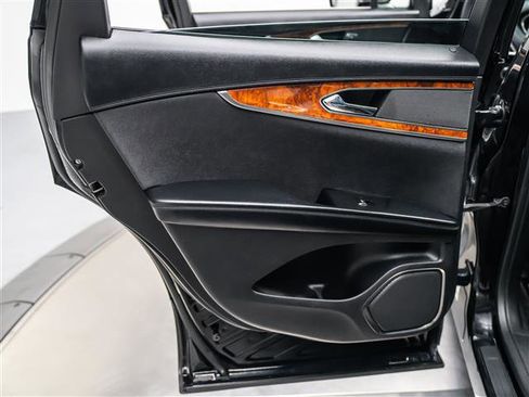 Used 2018 Lincoln MKX Reserve image 24