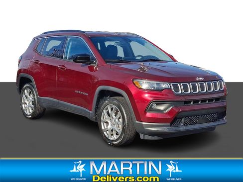 Used 2022 Jeep Compass Latitude image 1