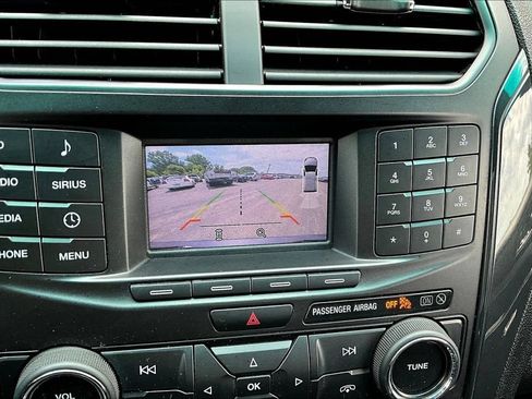 Used 2017 Ford Explorer XLT AWD/4WD image 15