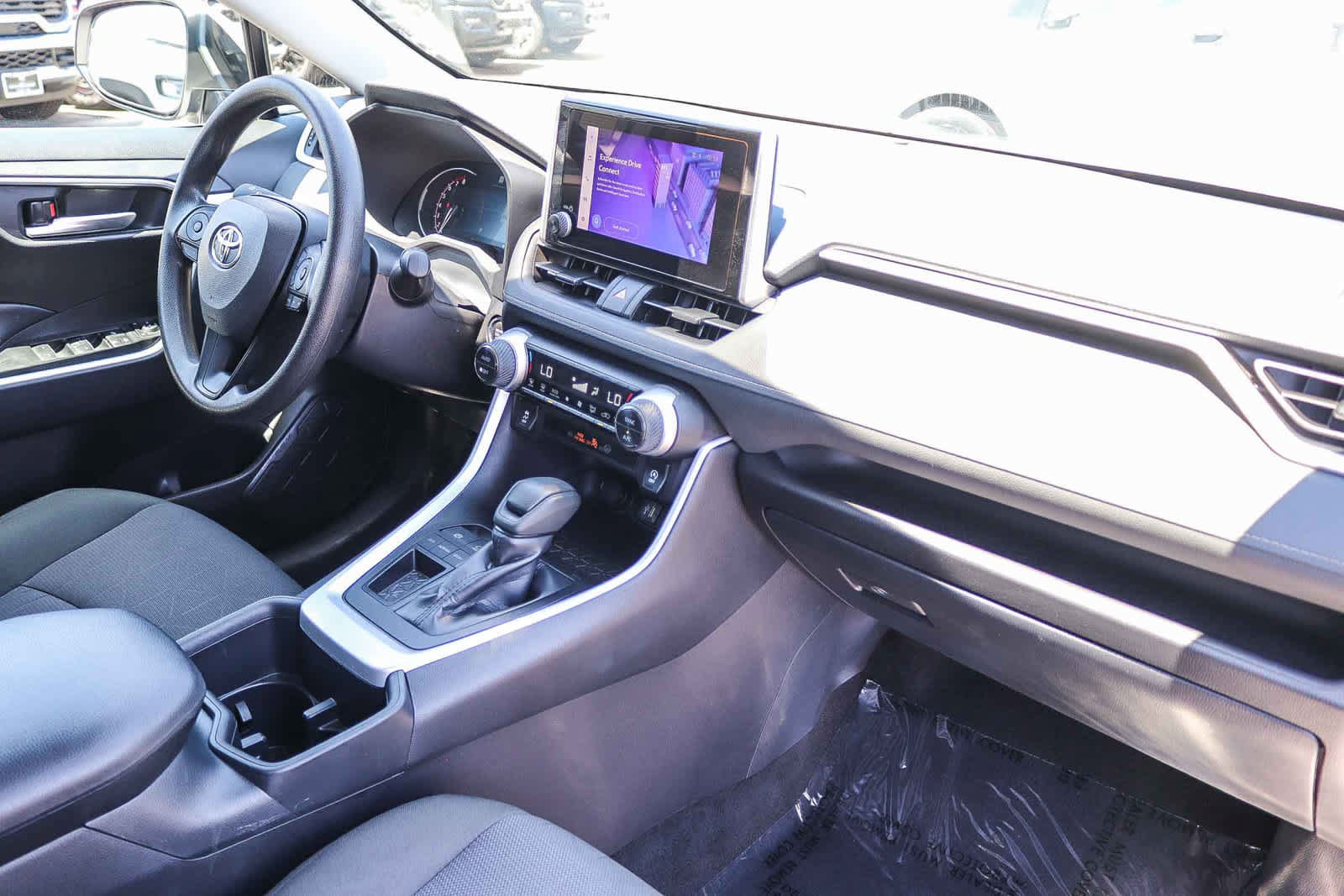 Used 2025 Toyota RAV4 XLE FWD image 15