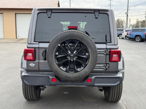 Used 2025 Jeep Wrangler Unlimited Sahara AWD/4WD image 7