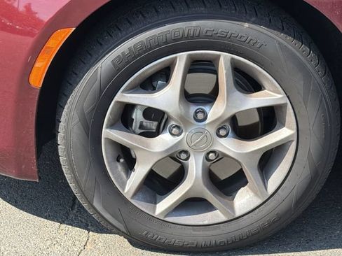 Used 2018 Chrysler Pacifica Touring Plus w/ Tire & Wheel Group FWD image 16