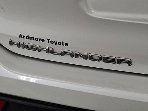 Used 2024 Toyota Highlander XSE AWD/4WD image 16