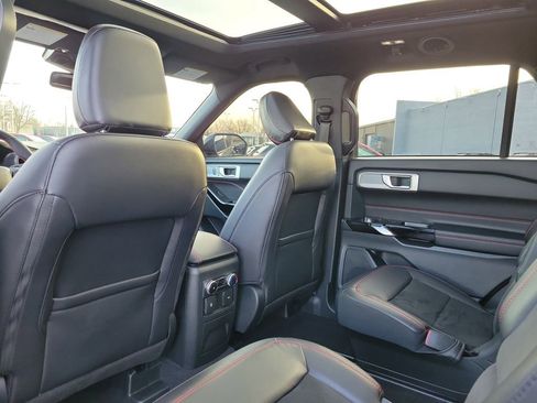 Certified 2023 Ford Explorer ST-Line w/ Class IV Trailer Tow Package image 15