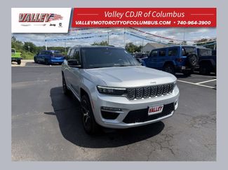 Used 2023 Jeep Grand Cherokee Summit AWD/4WD video 1