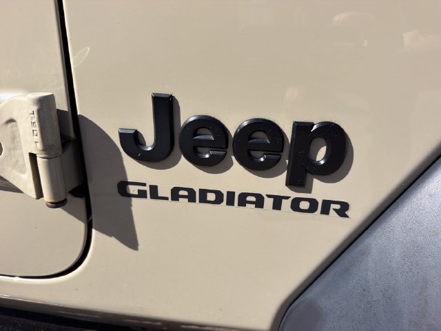 Used 2020 Jeep Gladiator Sport w/ Trailer Tow Package AWD/4WD image 9