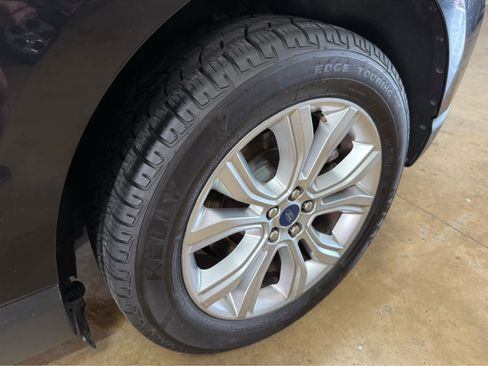 Used 2022 Ford Edge Titanium image 10