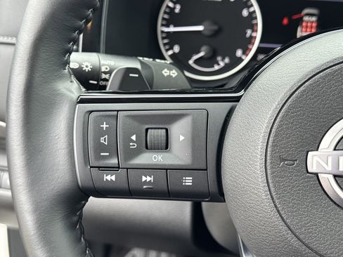 Used 2024 Nissan Pathfinder SL image 25