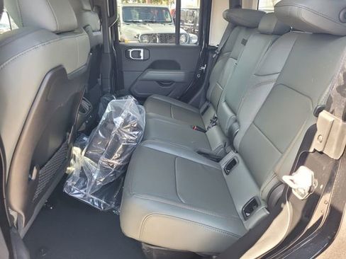 New 2026 Jeep Gladiator Mojave image 8