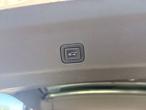 Certified 2022 Chevrolet Tahoe Premier AWD/4WD image 16