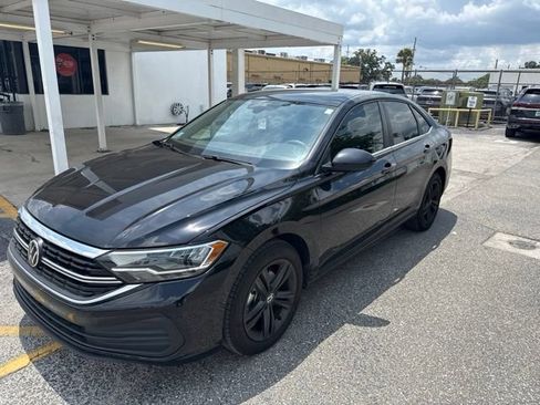 Used 2024 Volkswagen Jetta SE FWD image 3