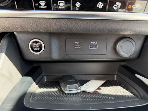 Used 2023 Nissan Rogue SV AWD/4WD image 25