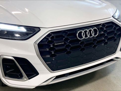 Used 2022 Audi Q5 e Premium Plus image 32
