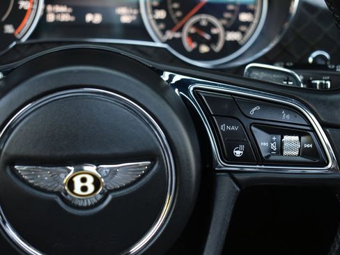 Used 2020 Bentley Bentayga Design Series image 28