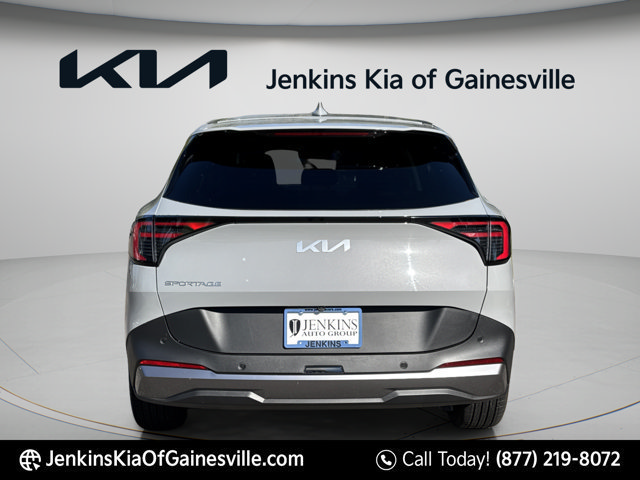 Used 2026 Kia Sportage EX FWD image 9